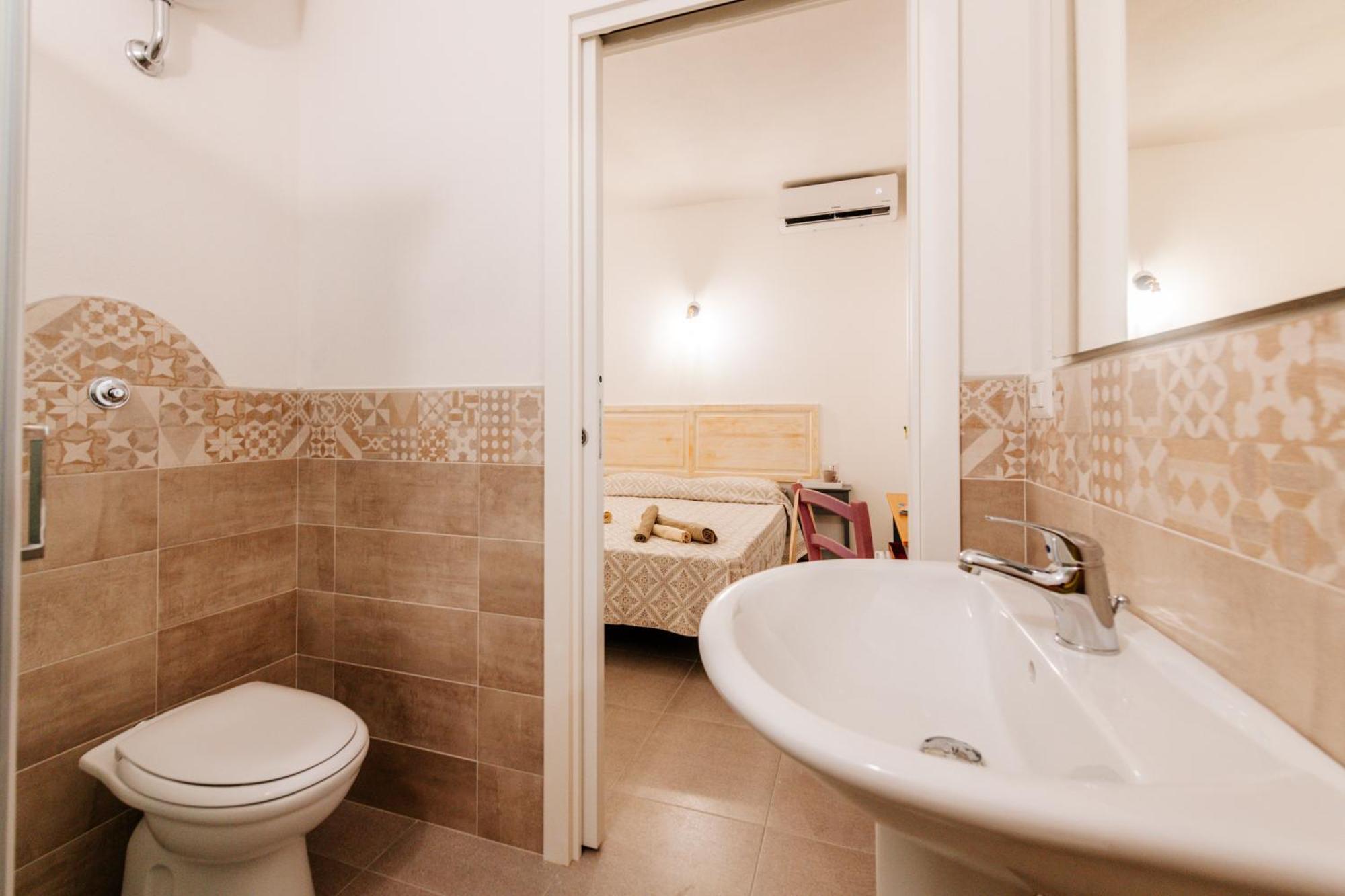 Domo Mediterranea Affittacamere-Guest House Sant'Antioco Luaran gambar